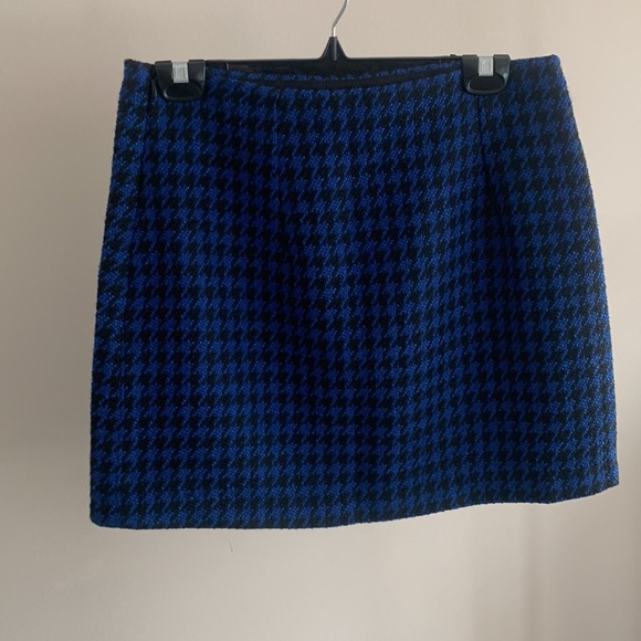 Mini Houndstooth skirt with slit from Dynamite - Picture 2 of 6